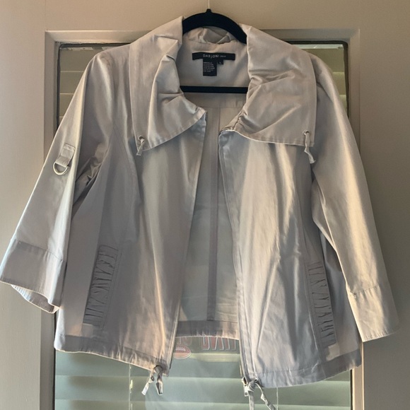 Jackets & Blazers - Pale Gray Lightweight Jacket with Cropped Sleeves. Size L.
